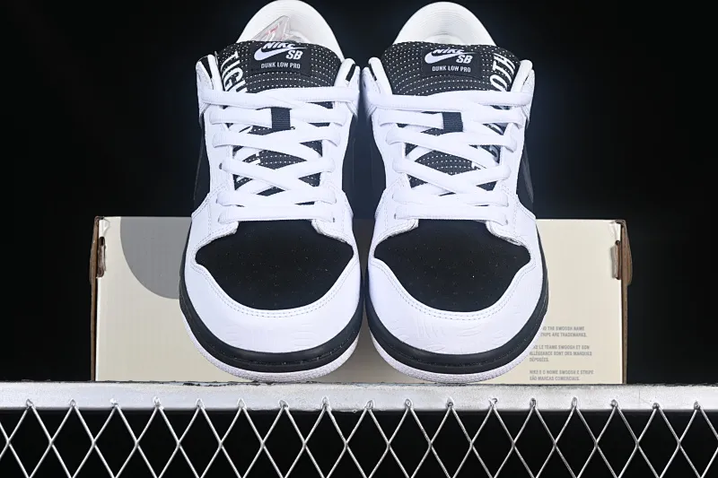All categories Nk SB Dunk series Nk SB Dunk Low low-top sneakers Z version Tightbooth x Nk SB Dunk joint model Reverse Panda SB low-top casual sports skateboard shoes FD2629-100